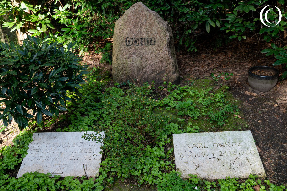 The Grave Of Grand Admiral Karl D Nitz The Last F Hrer Waldfriedhof