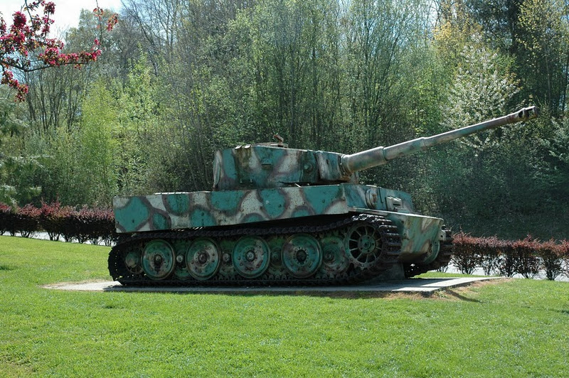 Panzerkampfwagen VI Tiger - Sd.Kfz. 181, With technical data on Ausf. E