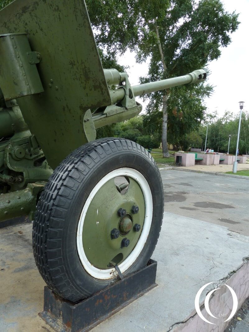 ZiS-3 - 76 mm Divisional Gun M1942 - Russian Field Gun - Photo 2011