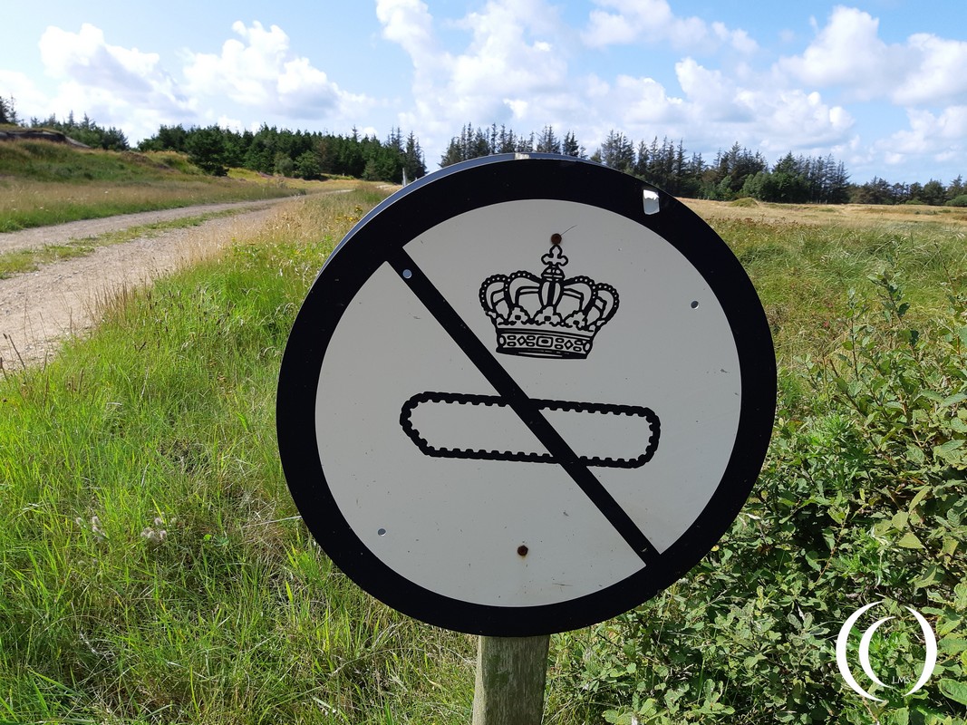 Royal Tanks are not allowed - Honestly, we have no clue what this sign means