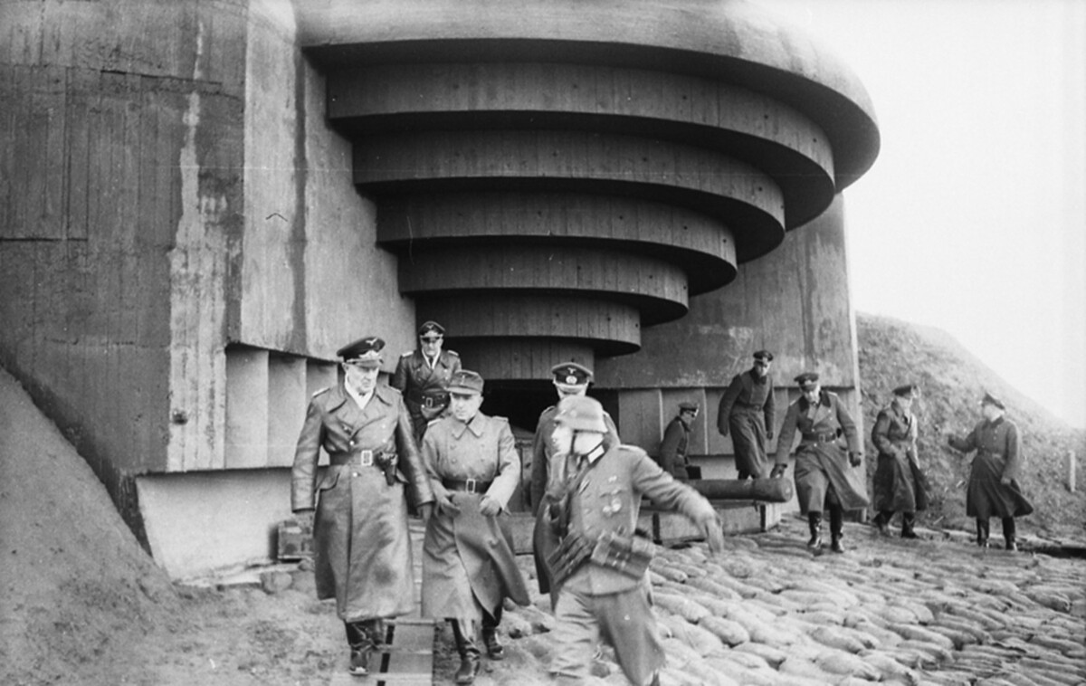 Atlantikwall bunker inspection 1944