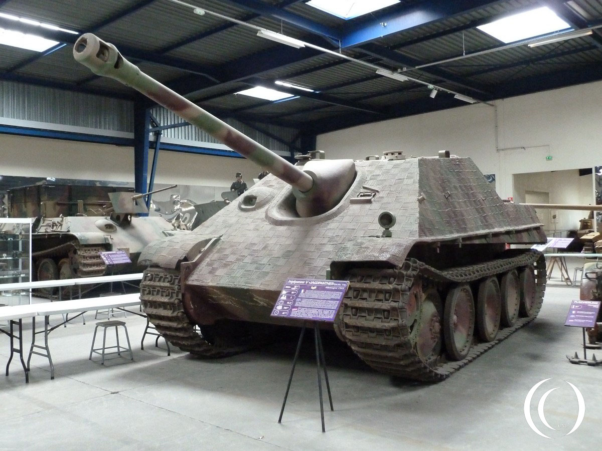 Jagdpanther V with its 8,8-cm-PaK 43/3 gun, Bergepanther in the back - photo 2014
