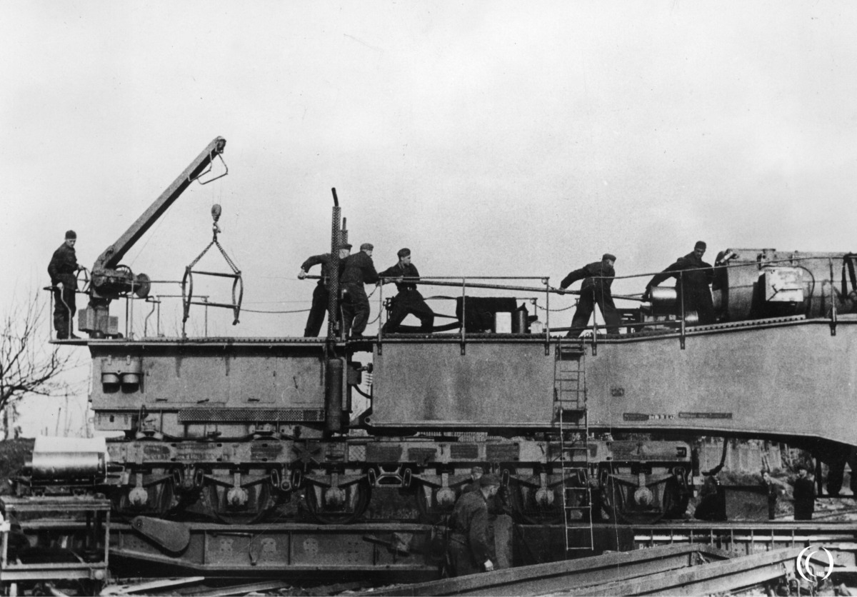 Loading Krupp K5 gun May 1944