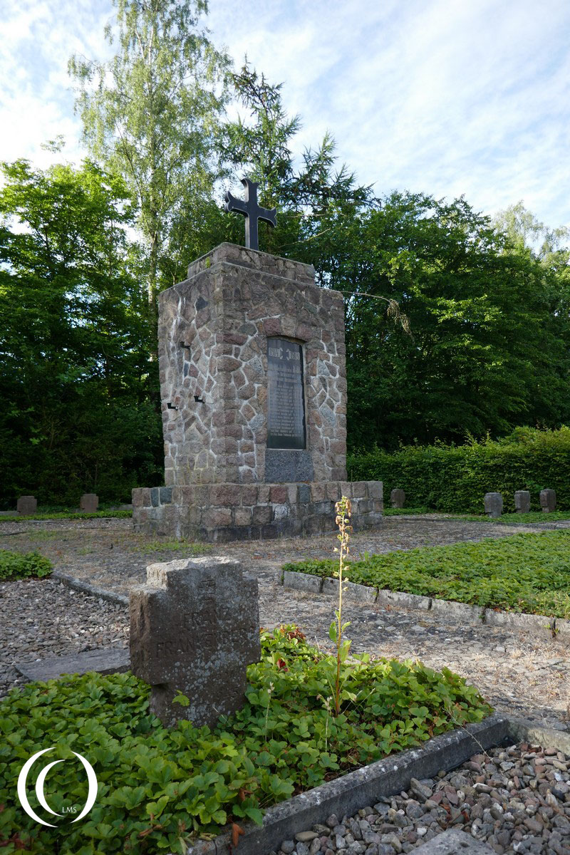 War Cemetery Bendingbostel - Bendingbostel, Germany