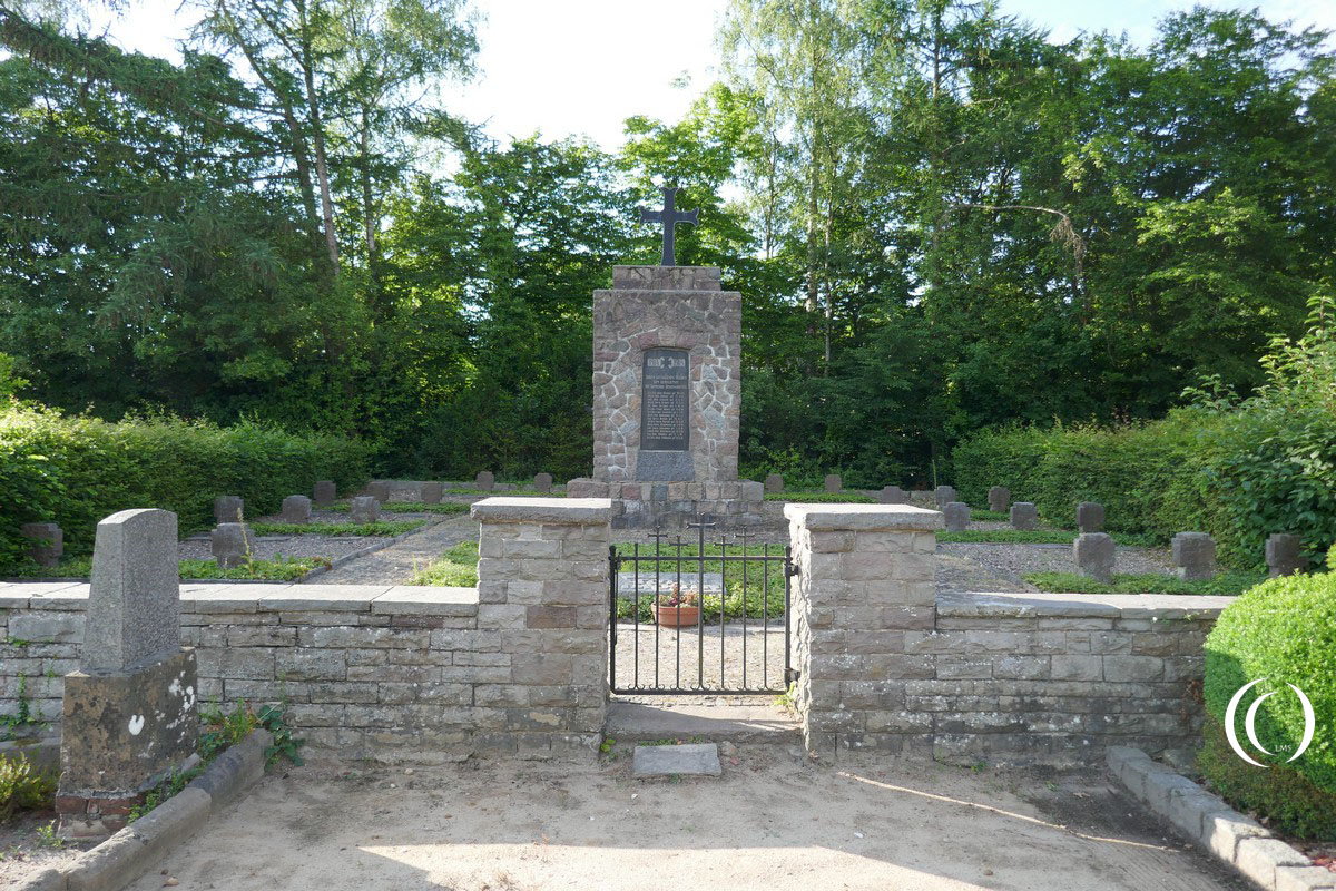 War Cemetery Bendingbostel - Bendingbostel, Germany