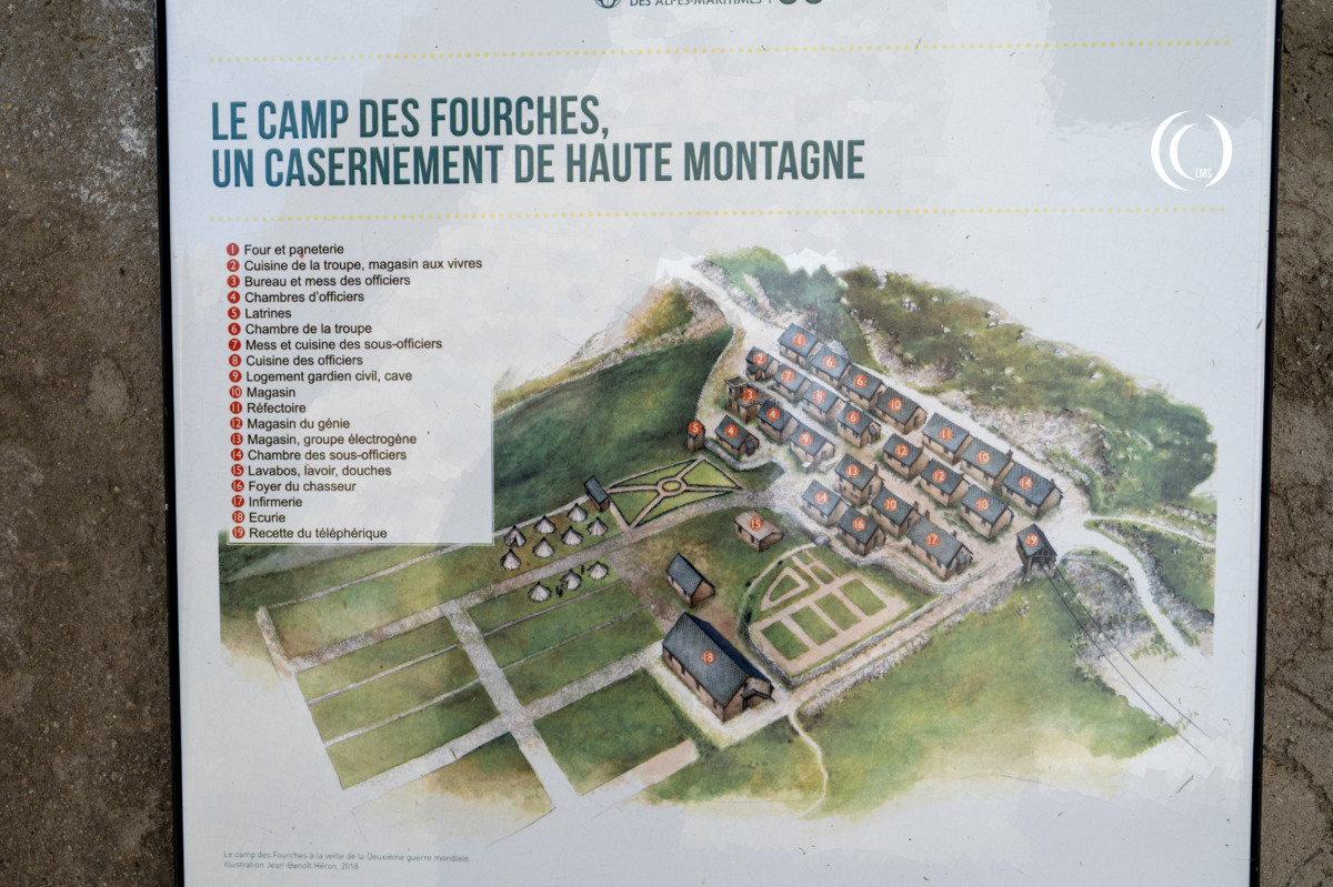 Camp des Fourches layout